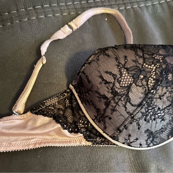 Victorias Secret cream and black lace bra 32D - Picture 3 of 5
